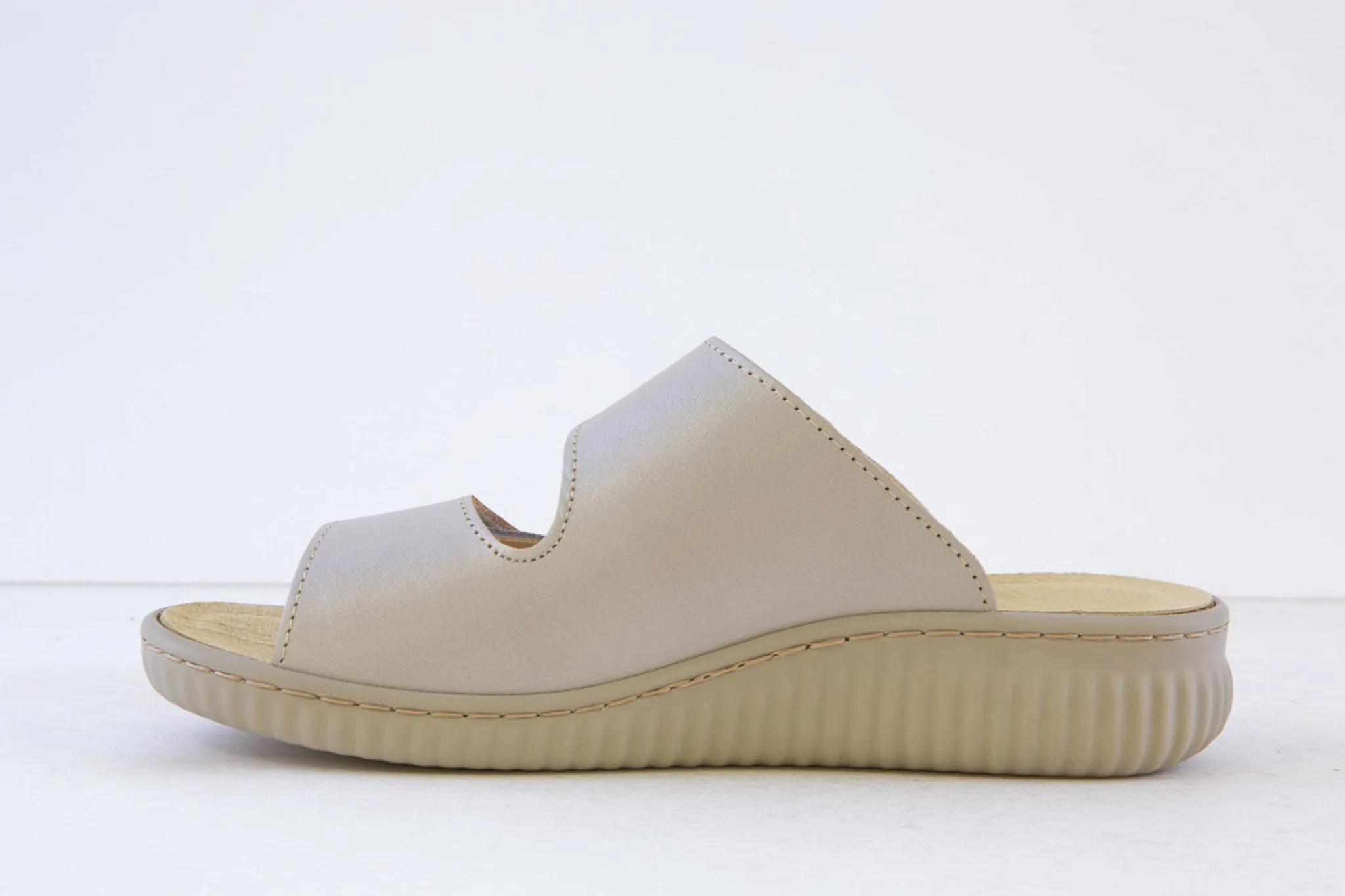 BELVIDA - 47.244 FLAT DOUBLE VELCRO MULE - BEIGE