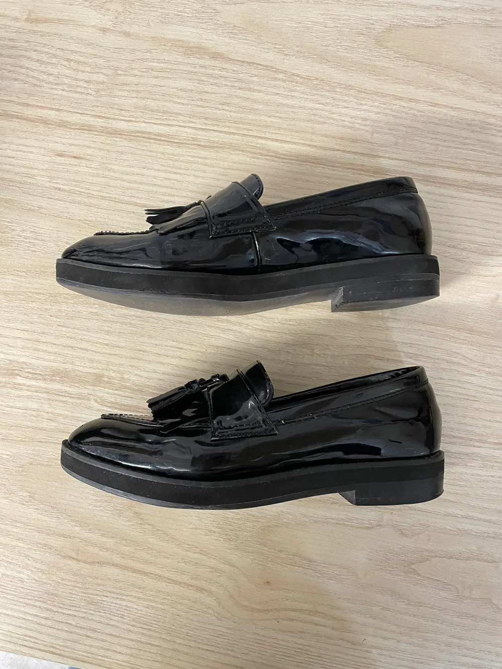 design lab iggi patent fringe tassel loafer