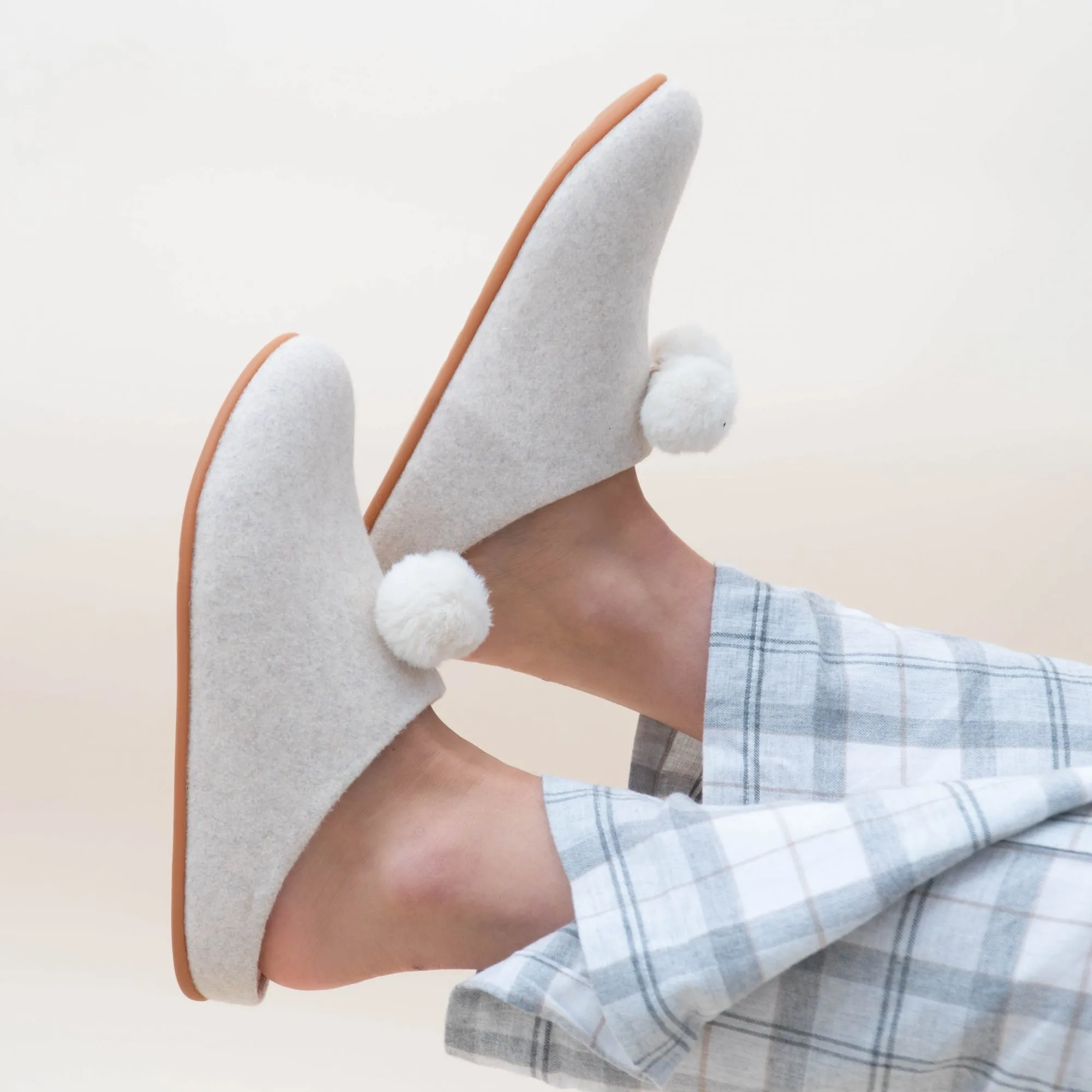 FitFlop CHRISSIE POM POM Womens Mule Slippers Ivory