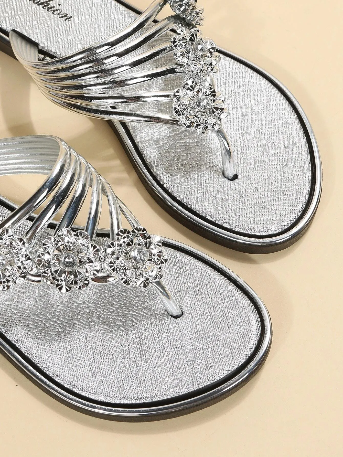Floral Pattern Cutout Toe Post Flip Flops