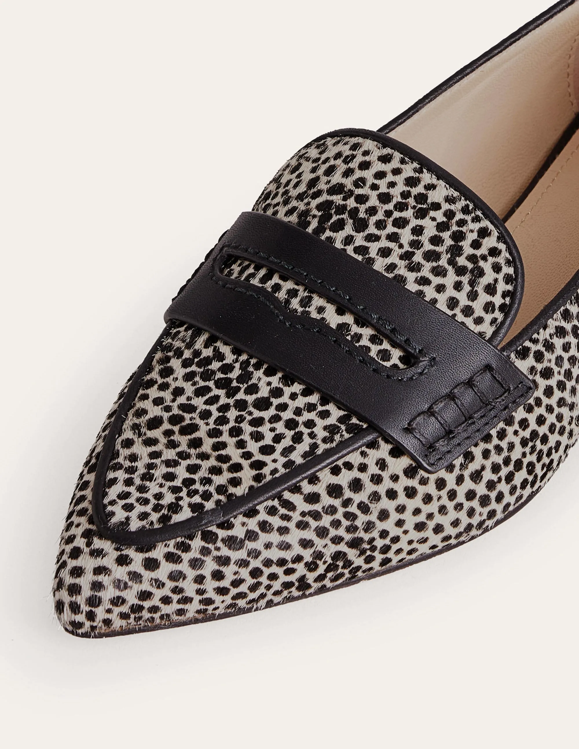 Spitz zulaufende Loafer-Mikro-Dalmatiner