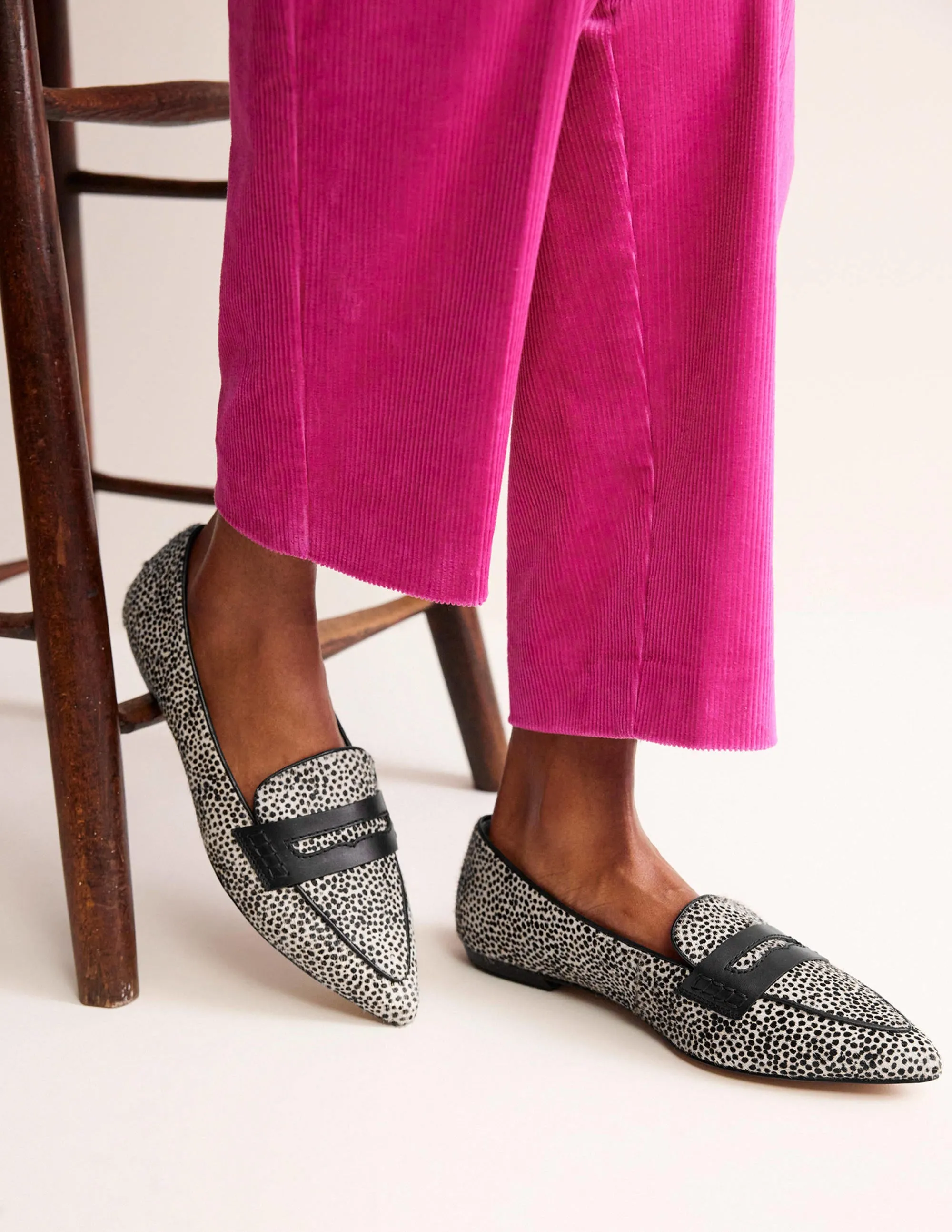 Spitz zulaufende Loafer-Mikro-Dalmatiner