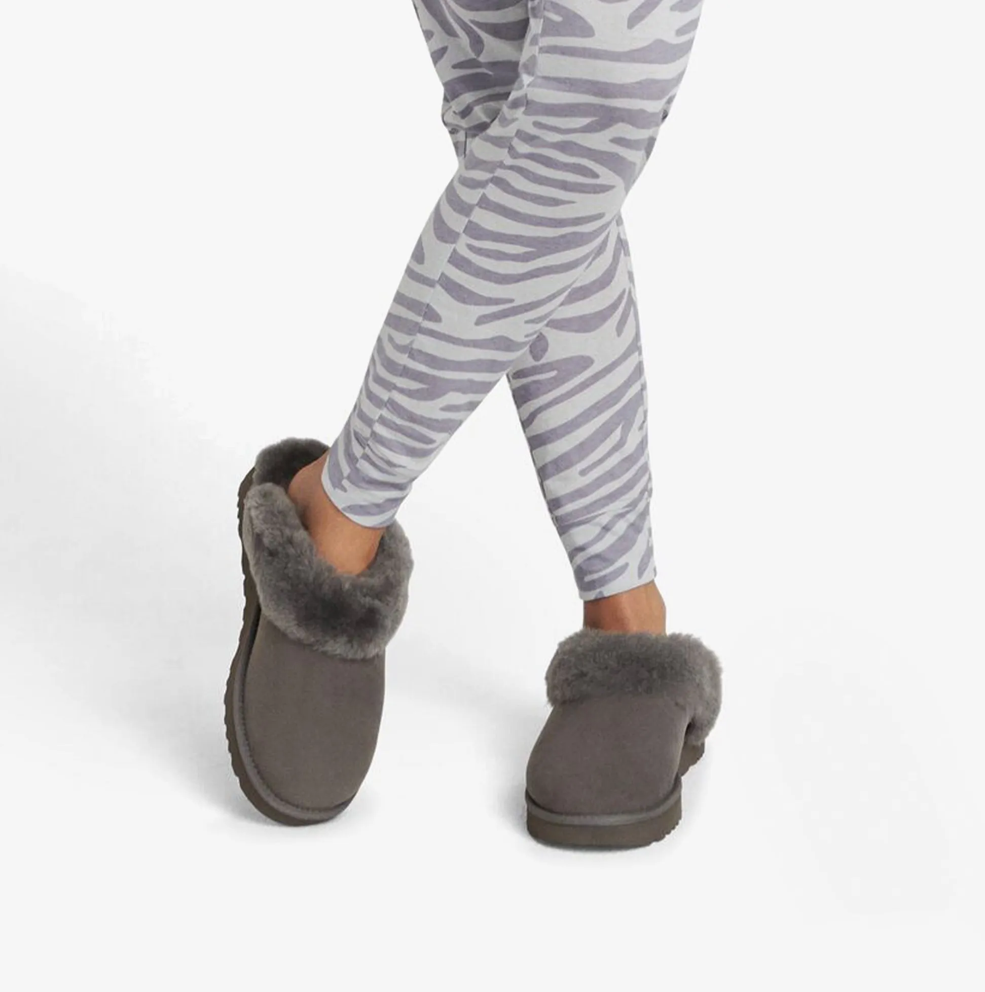 UGG CLASSIC SLIPPER II Womens Slippers Charcoal