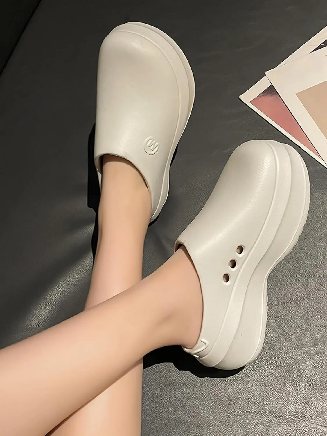 Women's Solid Color Platform Muels, Trendy Closed Toe Slip On Chef Work Shoes, Lightweight Anti-Slip Sandals