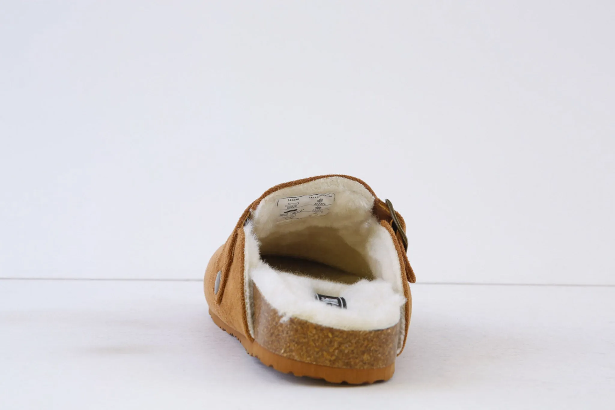 XTI - 143240 FLAT FUR-LINED TOE-IN MULE - TAN SUEDE